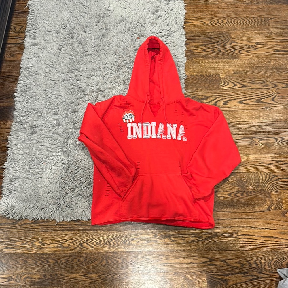 Women’s Indiana university sweatshirt. In great condition.